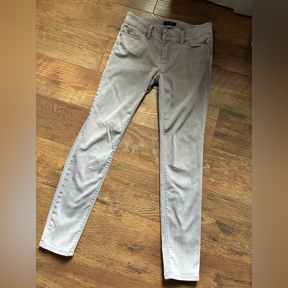 White House Black Market Light Gray Skinny Leg Jeans